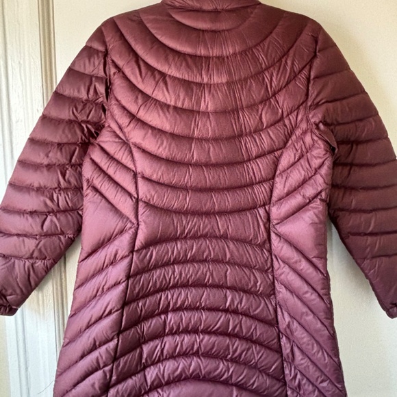 L.L.Bean Down Jacket in Eggplant Medium Petite - Picture 8 of 9